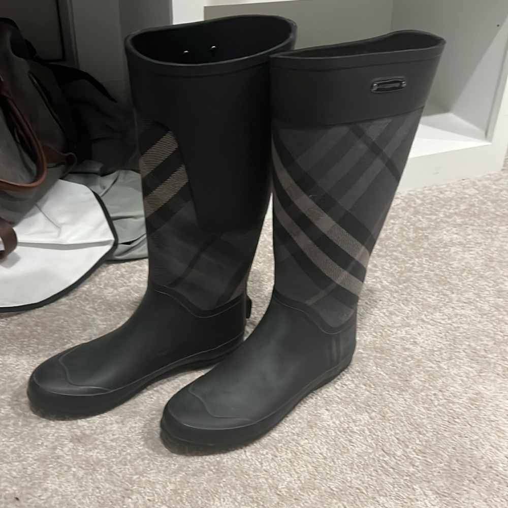 burberry clemence signature check rain knee boot